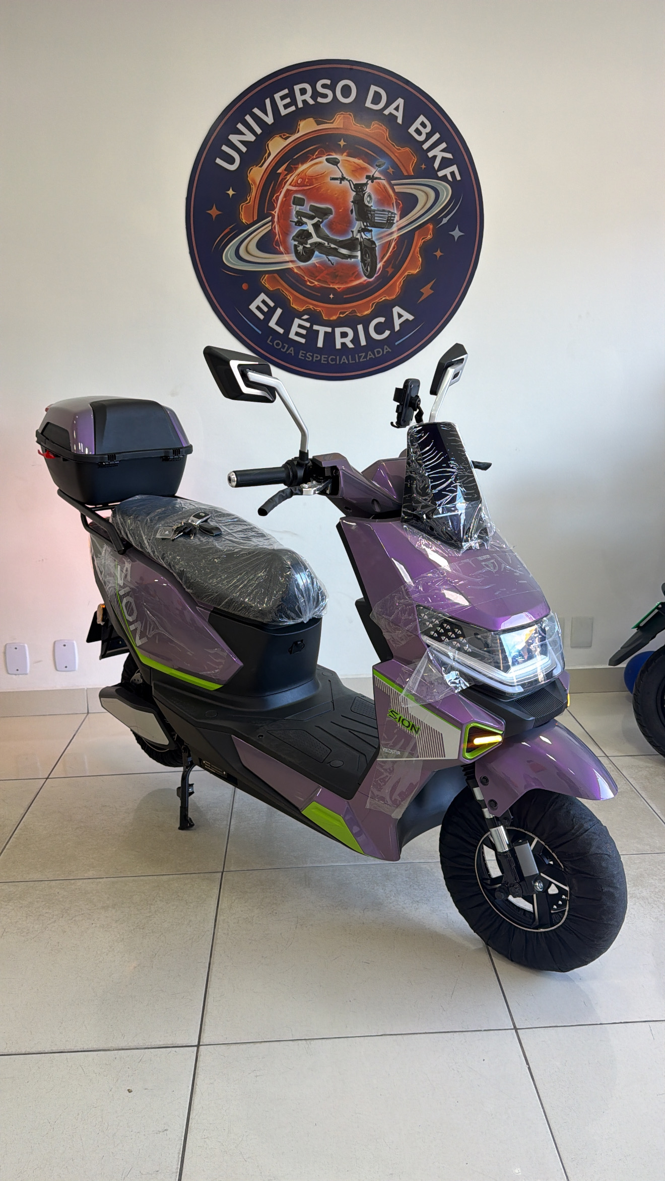 Veículo elétrico na loja Universo da Bike